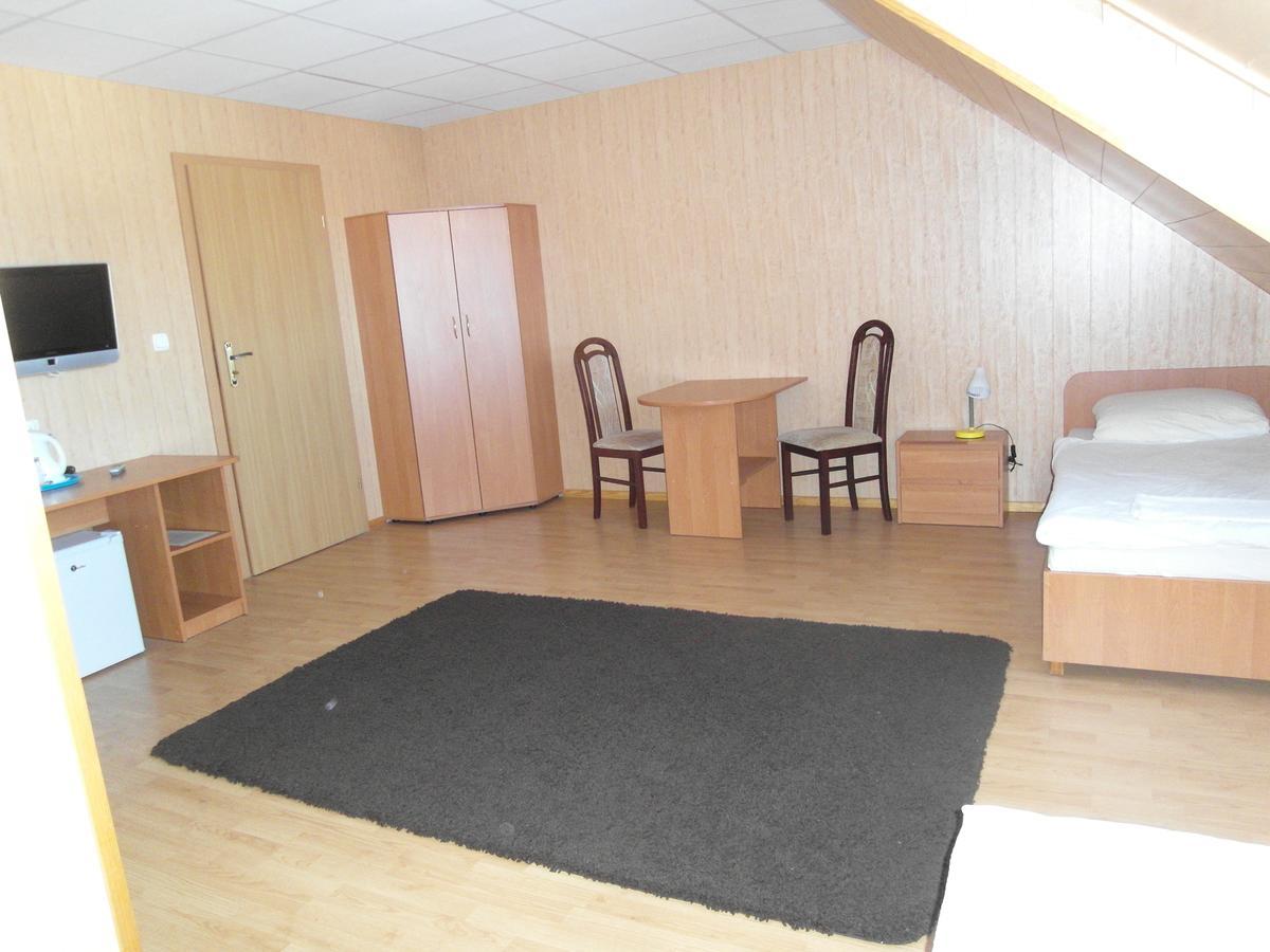 Pomorska Zajazd Restauracja Czaplinek Esterno foto