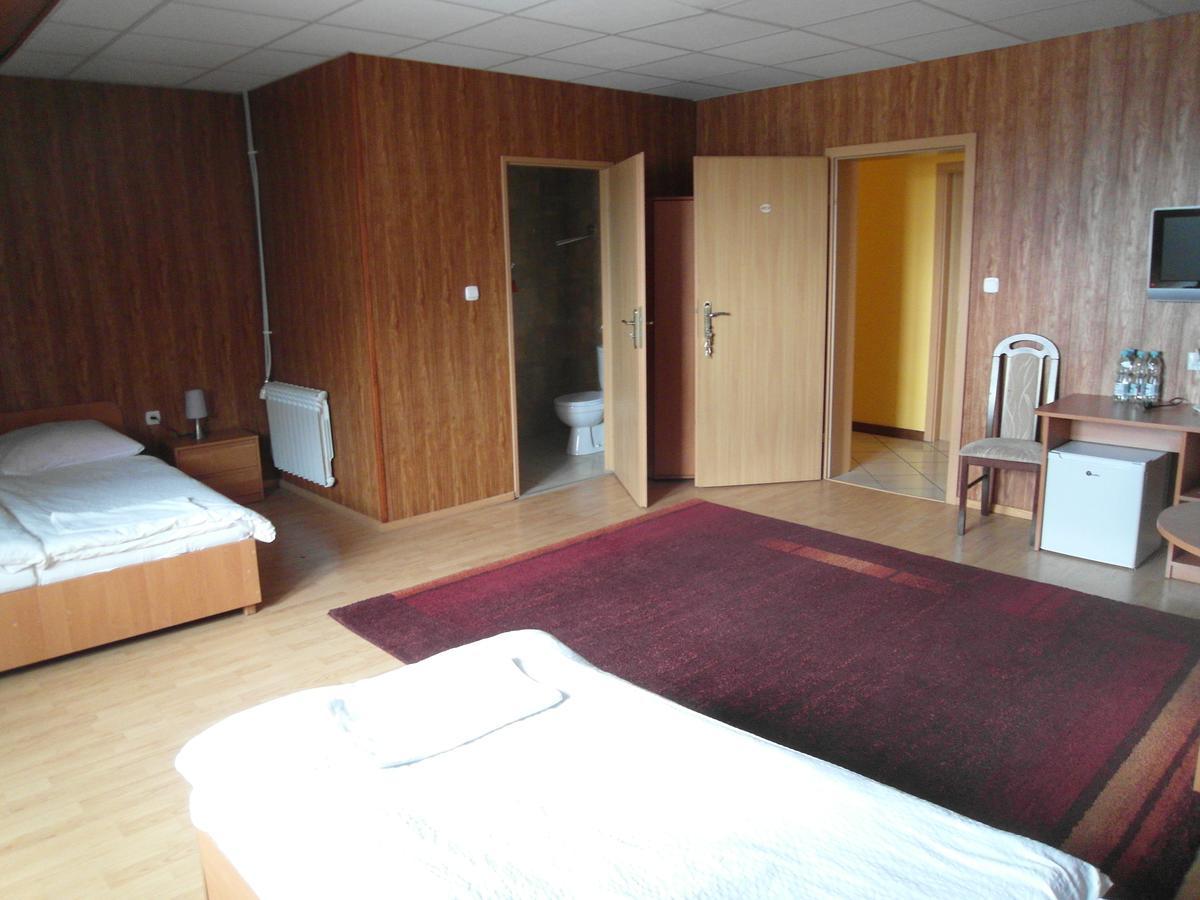 Pomorska Zajazd Restauracja Czaplinek Esterno foto